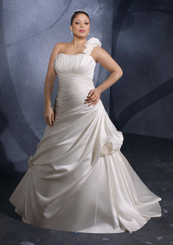 plus-size-wedding-dresses-one-shoulder1