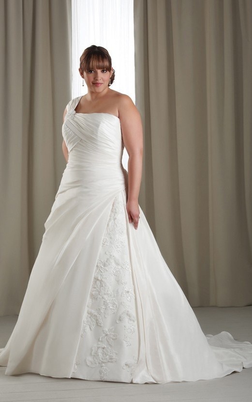 plus-size-wedding-dresses-one-shoulder3