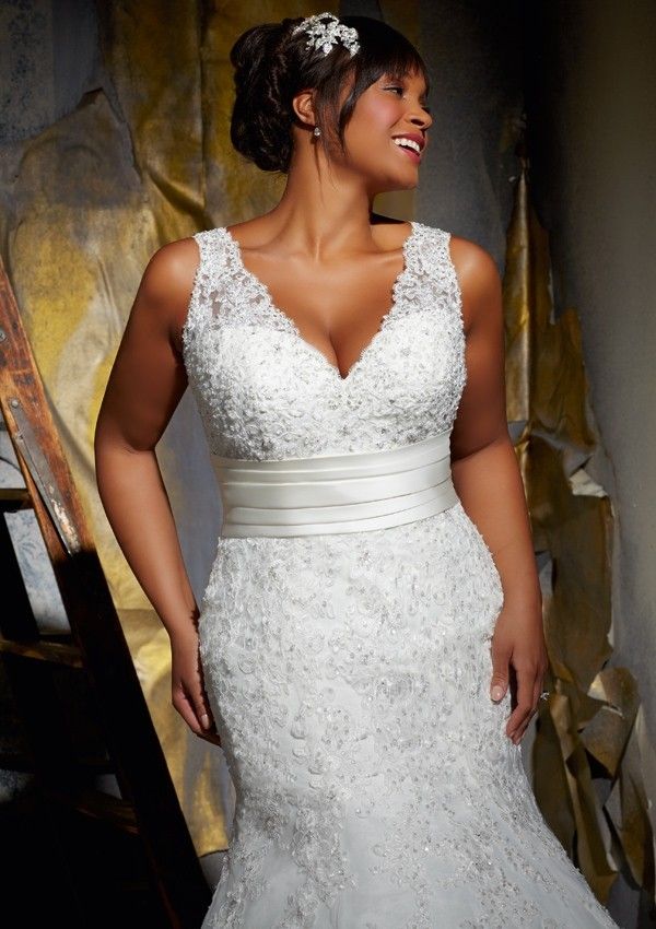 how-to-find-the-right-color-for-your-stunning-plus-size-wedding-dress5