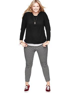 5-black-and-white-outfits-for-plus-size-girls-that-you-will-love2