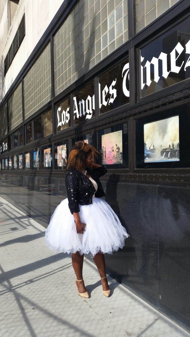 how-to-wear-a-christmas-tulle-skirt-without-looking-frumpy-1