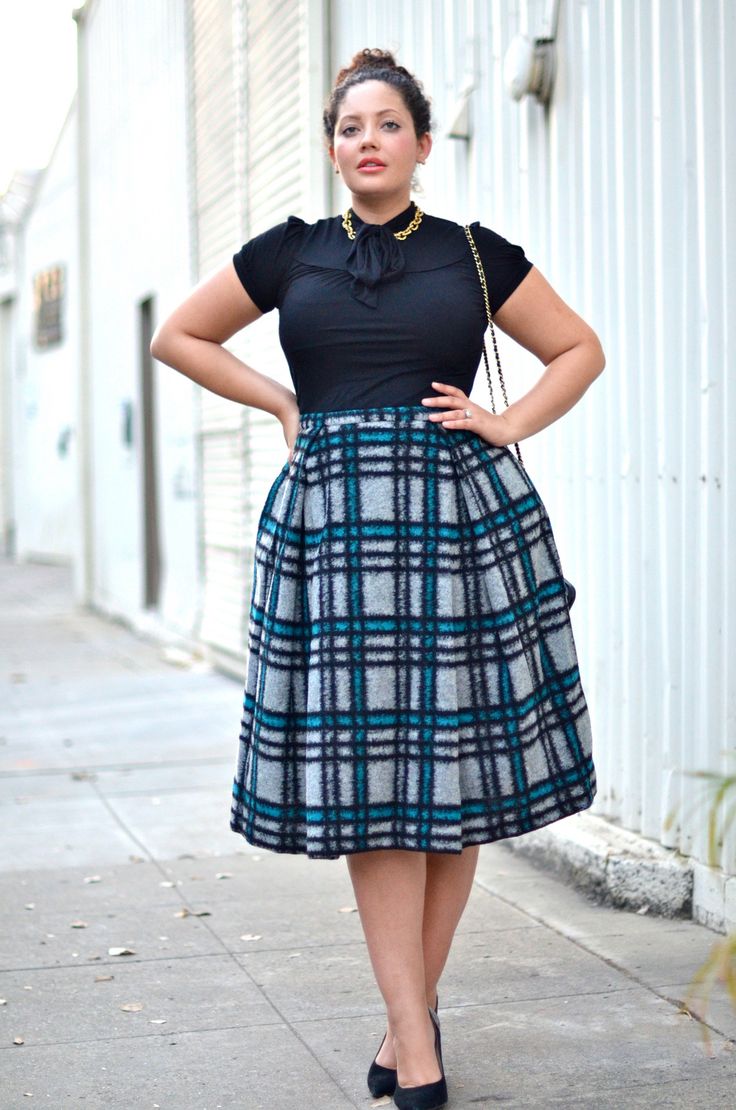 5-ways-to-wear-a-plus-size-plaid-skirt-4