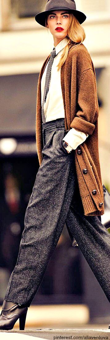 5-ways-to-wear-gray-tweed-pants-without-looking-frumpy-4