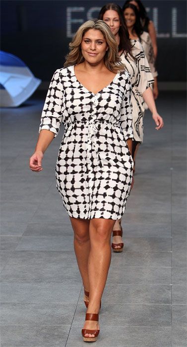 5-chic-black-and-white-plus-size-dresses-1