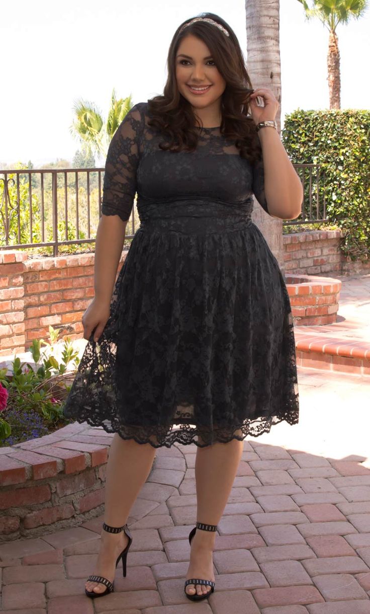 5-plus-size-chic-dresses-of-lace-that-flatter-you-4