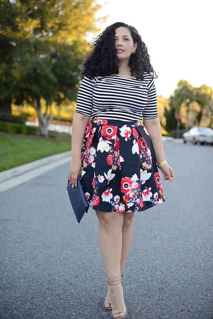 5-stylish-spring-outfits-with-a-plus-size-floral-skirt-4