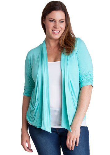 5-ways-to-wear-a-plus-size-pastel-cardigan-2 | curvyoutfits.com
