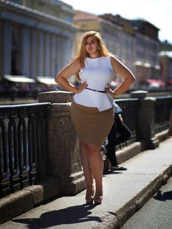 how-to-wear-a-plus-size-peplum-top-in-the-summer